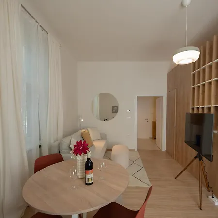 Calm&chic Near Main Train Station Apartamento Bratislava